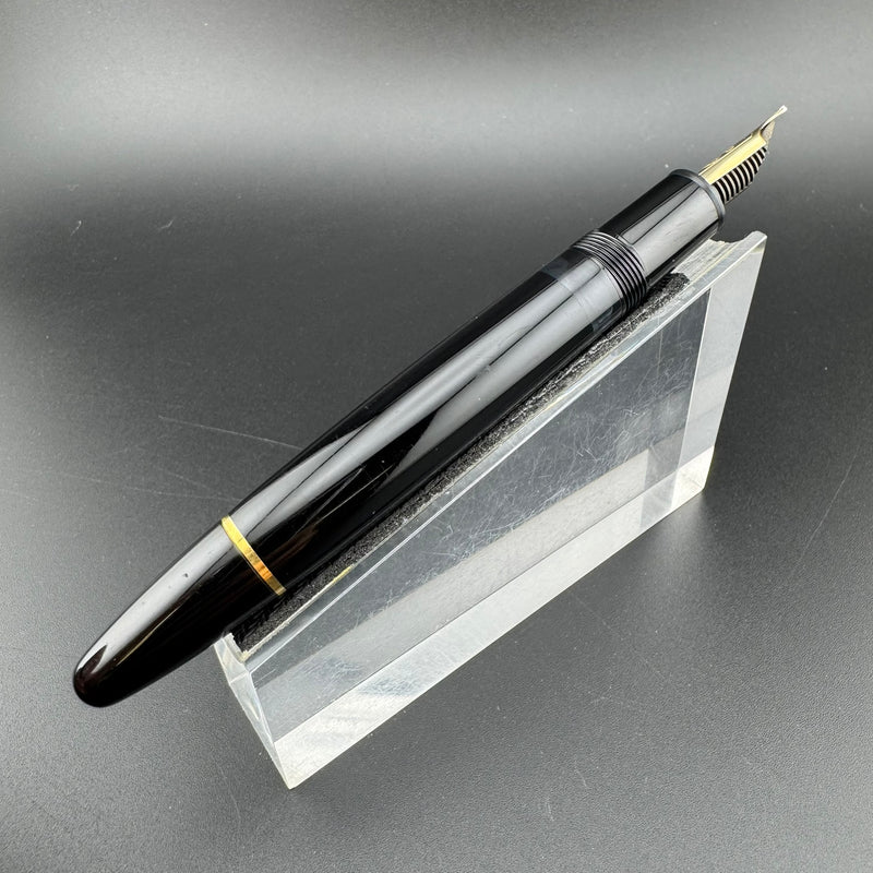 Montblanc Meisterstück No. 146 Fountain Pen 14K Gold Fine Nib Serviced