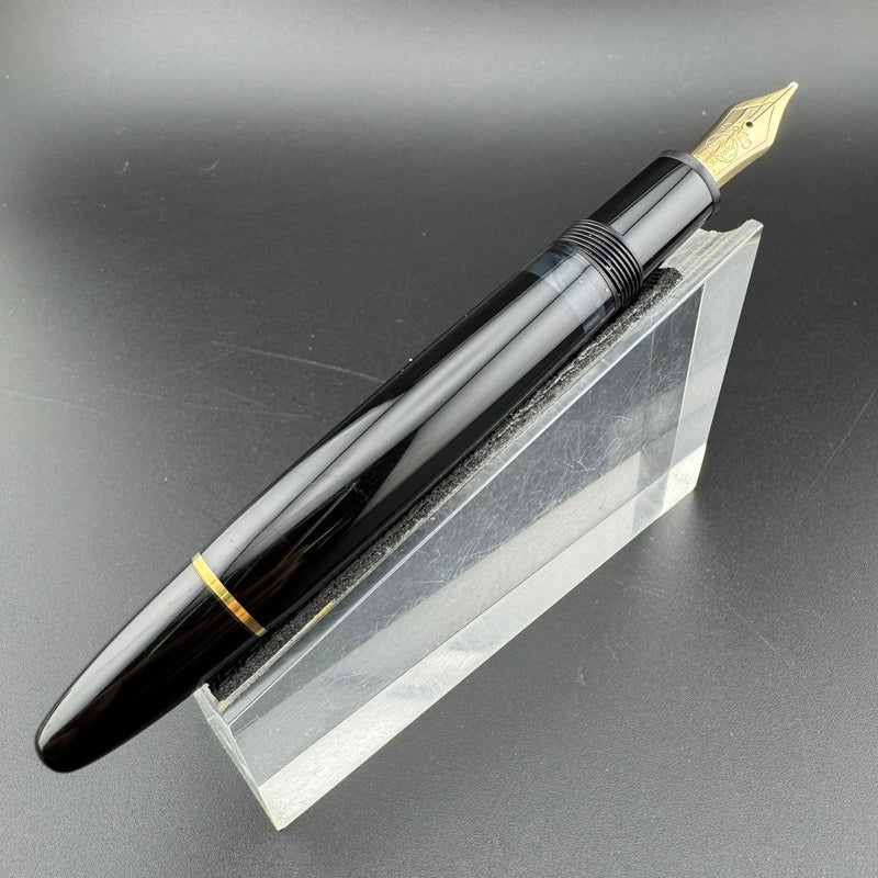 Montblanc Meisterstück No. 146 Fountain Pen 14K Gold Medium Nib Serviced