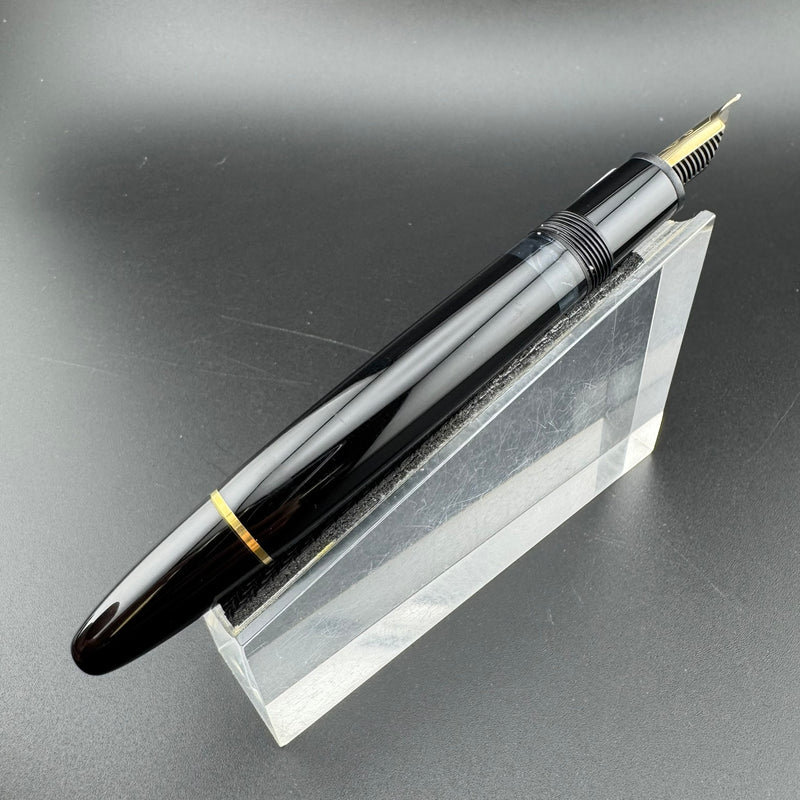 Montblanc Meisterstück No. 146 Fountain Pen 14K Gold Medium Nib Serviced