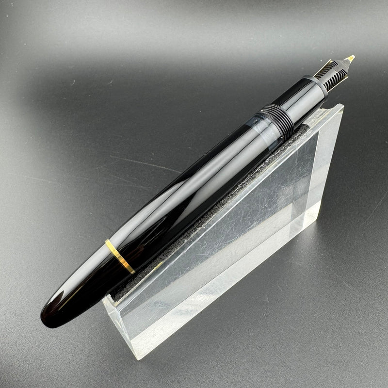 Montblanc Meisterstück No. 146 Fountain Pen 14K Gold Medium Nib Serviced