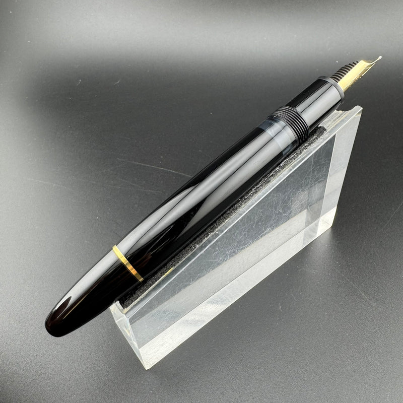 Montblanc Meisterstück No. 146 Fountain Pen 14K Gold Medium Nib Serviced