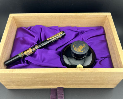 Pilot Emperor's Enthronement Commemoration Maki-e Fountain Pen Phoenix Limited 18K Gold Medium nib with box and Ink well