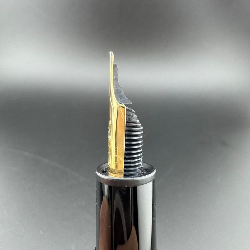 Montblanc Meisterstück No. 146 Fountain Pen 14K Broad Nib Serviced