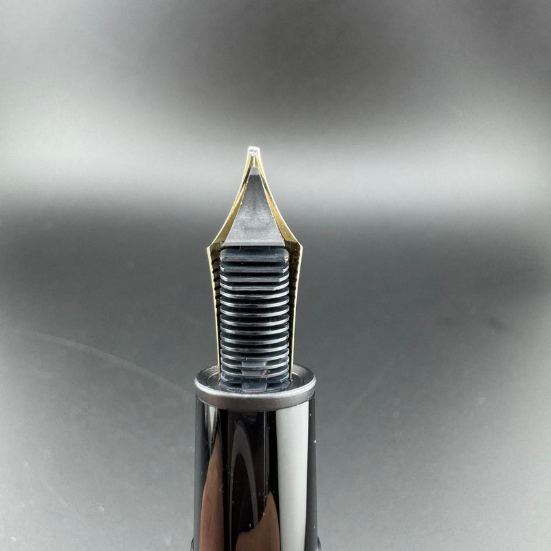 Montblanc Meisterstück No. 146 Fountain Pen 14K Broad Nib Serviced