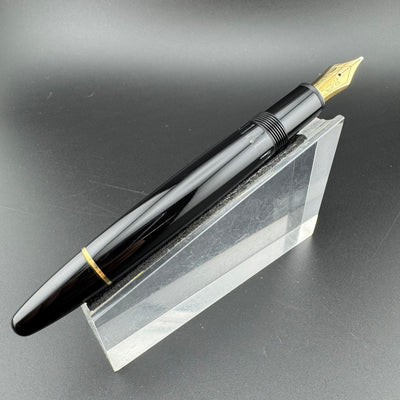 Montblanc Meisterstück No. 146 Fountain Pen 14K Broad Nib Serviced