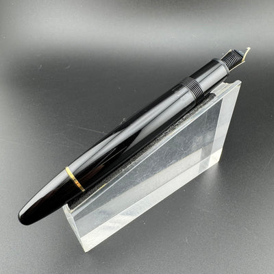 Montblanc Meisterstück No. 146 Fountain Pen 14K Broad Nib Serviced