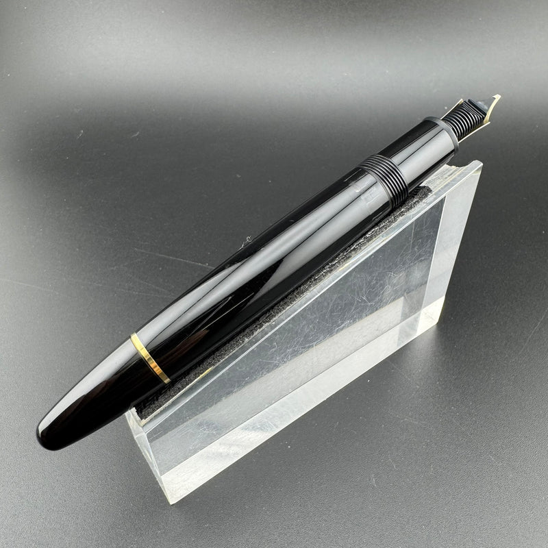 Montblanc Meisterstück No. 146 Fountain Pen 14K Broad Nib Serviced
