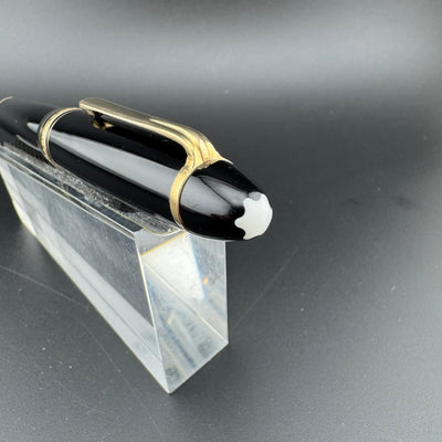 Montblanc Meisterstück No. 146 Fountain Pen 14K Broad Nib Serviced