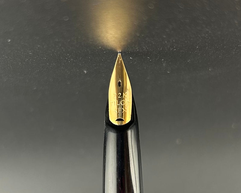 Pilot Elite Pocket Fountain Pen 22K Gold Fine Nib Produced March 7, 1971