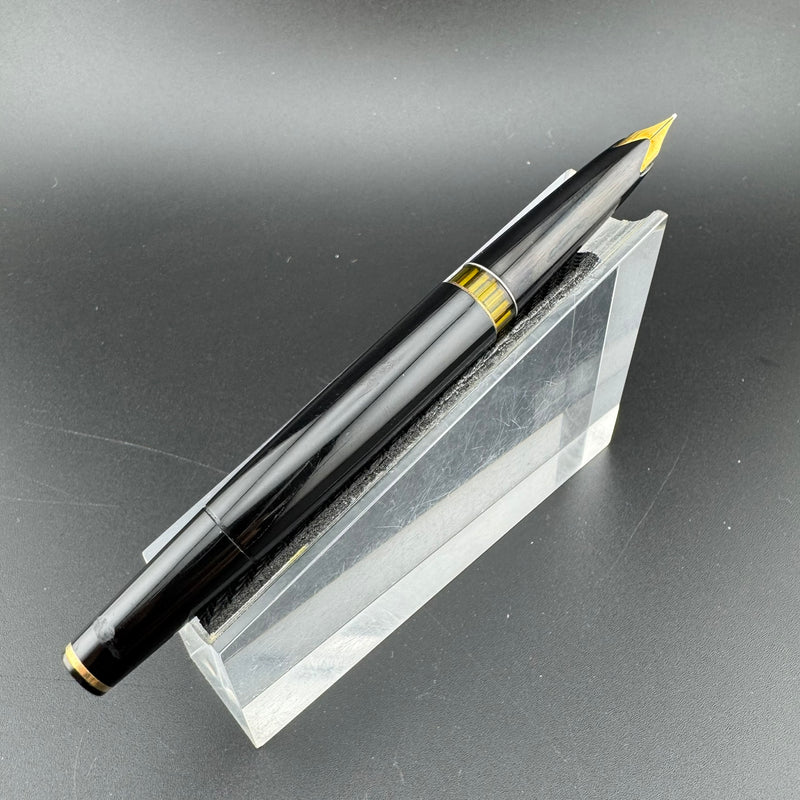 Montblanc Meisterstück No. 12 Fountain Pen 18C Gold Fine Nib