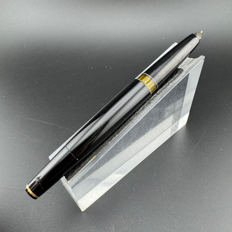Montblanc Meisterstück No. 12 Fountain Pen 18C Gold Fine Nib