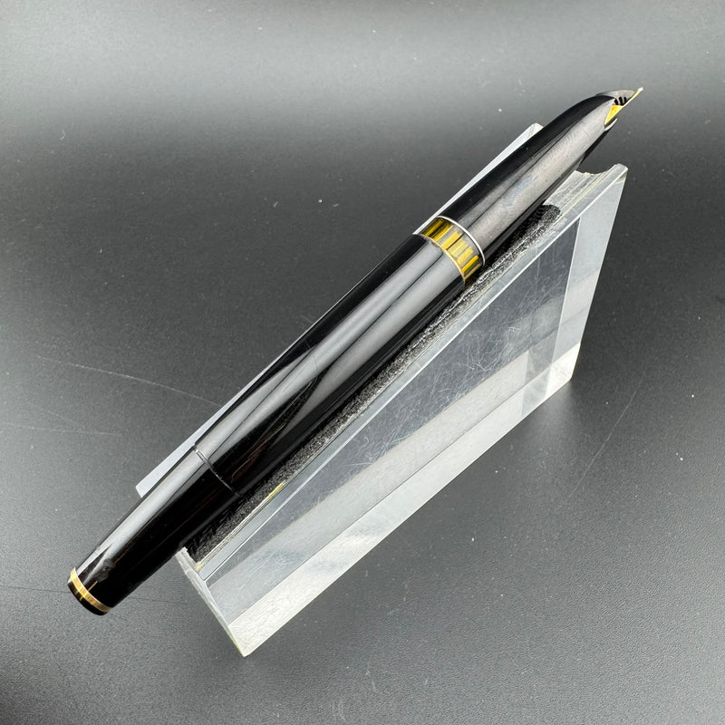 Montblanc Meisterstück No. 12 Fountain Pen 18C Gold Fine Nib