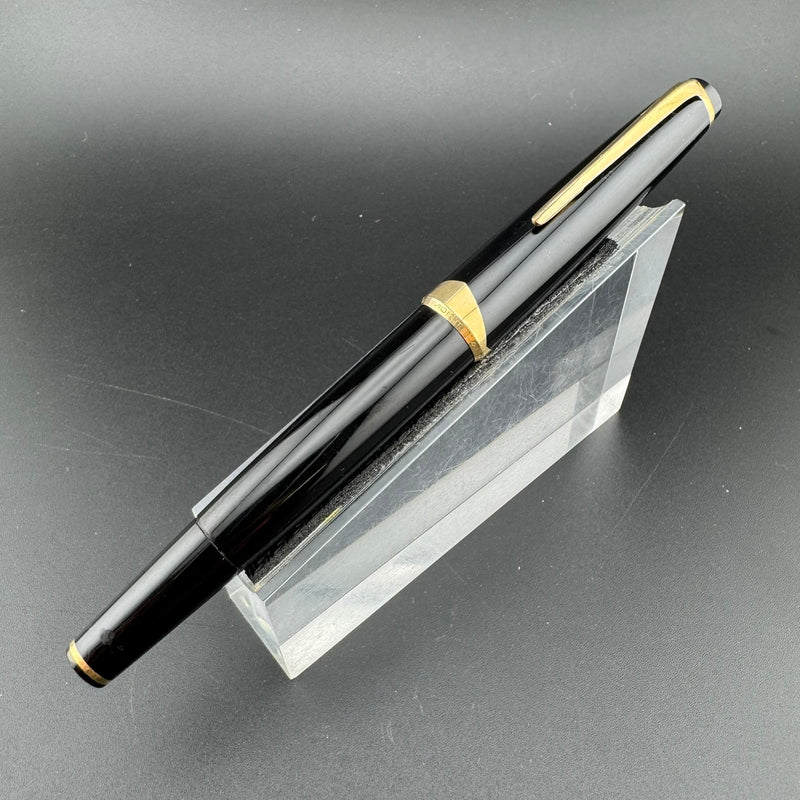 Montblanc Meisterstück No. 12 Fountain Pen 18C Gold Fine Nib