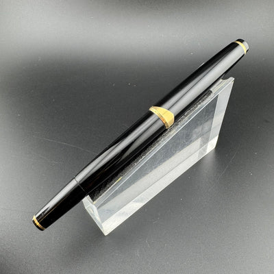 Montblanc Meisterstück No. 12 Fountain Pen 18C Gold Fine Nib