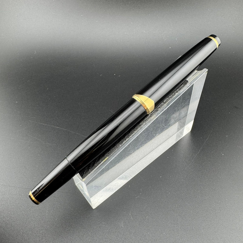 Montblanc Meisterstück No. 12 Fountain Pen 18C Gold Fine Nib