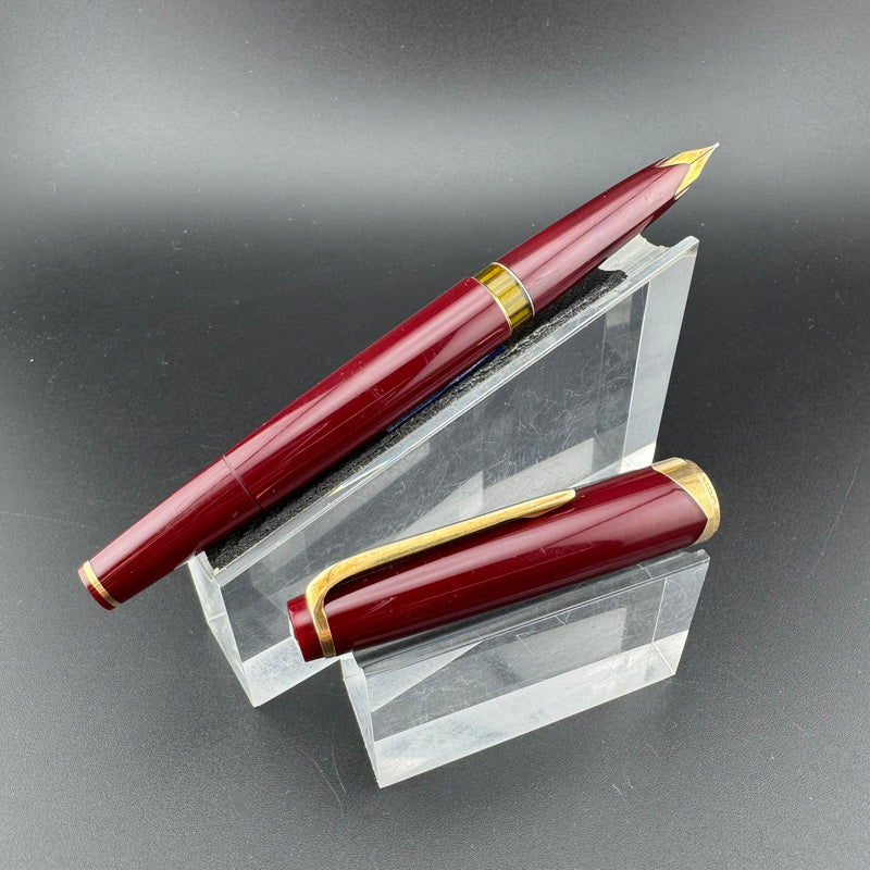 Montblanc Meisterstück No. 12 Burgundy Fountain Pen 18C Gold EF Nib Serviced