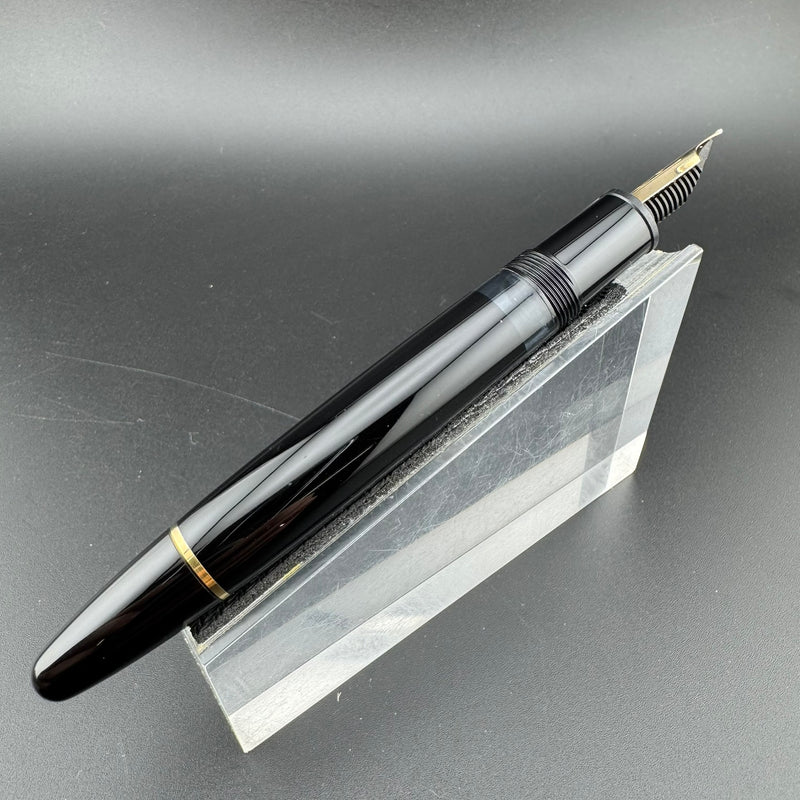 Montblanc Meisterstück No. 146 Fountain Pen 14C Medium Nib w/Box Serviced