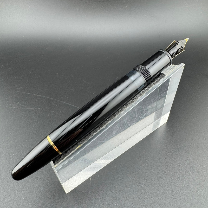 Montblanc Meisterstück No. 146 Fountain Pen 14C Medium Nib w/Box Serviced