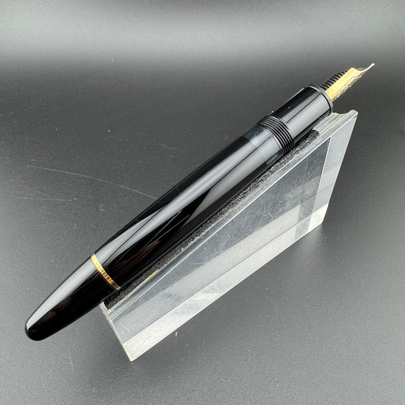 Montblanc Meisterstück No. 146 Fountain Pen 14C Medium Nib w/Box Serviced