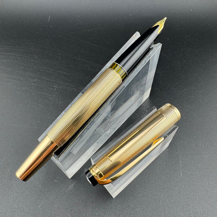 MONTBLANC Meisterstück No. 94 Solid Gold Fountain Pen 18C Gold OB