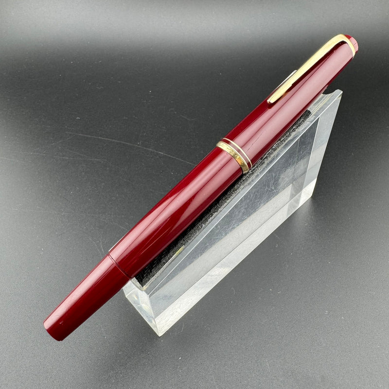 Montblanc No. 22 Burgundy Resin Fountain Pen 14C Gold Extra Fine Nib Serviced