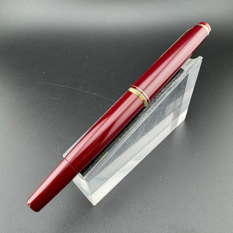 Montblanc No. 22 Burgundy Resin Fountain Pen 14C Gold Extra Fine Nib Serviced