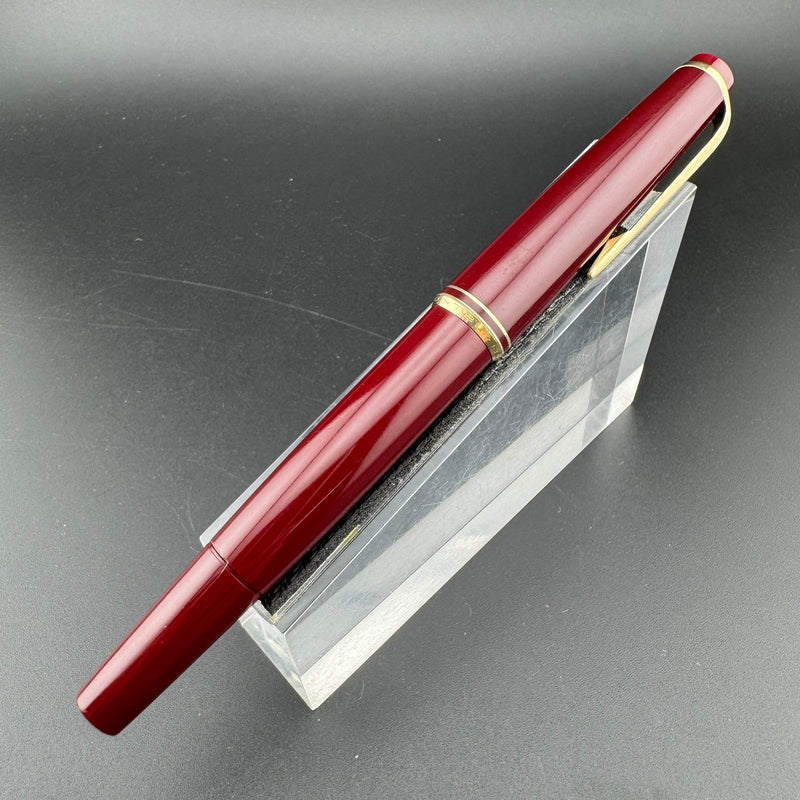Montblanc No. 22 Burgundy Resin Fountain Pen 14C Gold Extra Fine Nib Serviced