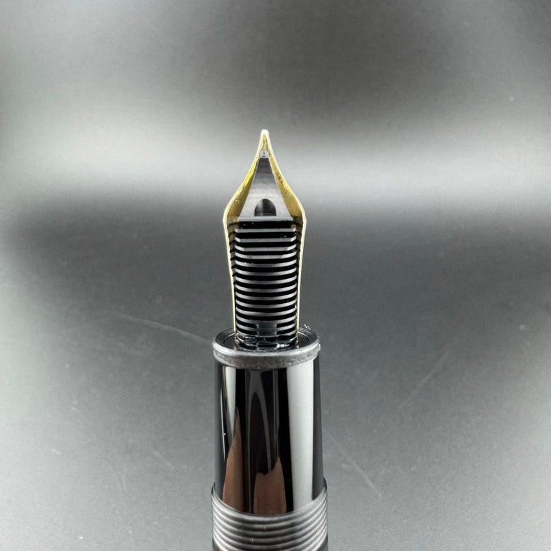 Montblanc Meisterstück No. 146 Fountain Pen 14K Gold Fine Nib Serviced