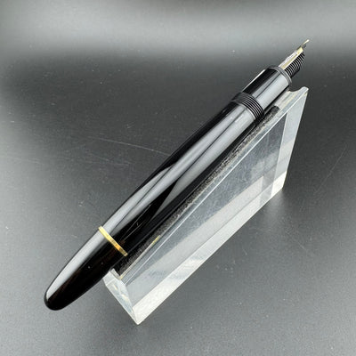 Montblanc Meisterstück No. 146 Fountain Pen 14K Gold Fine Nib Serviced