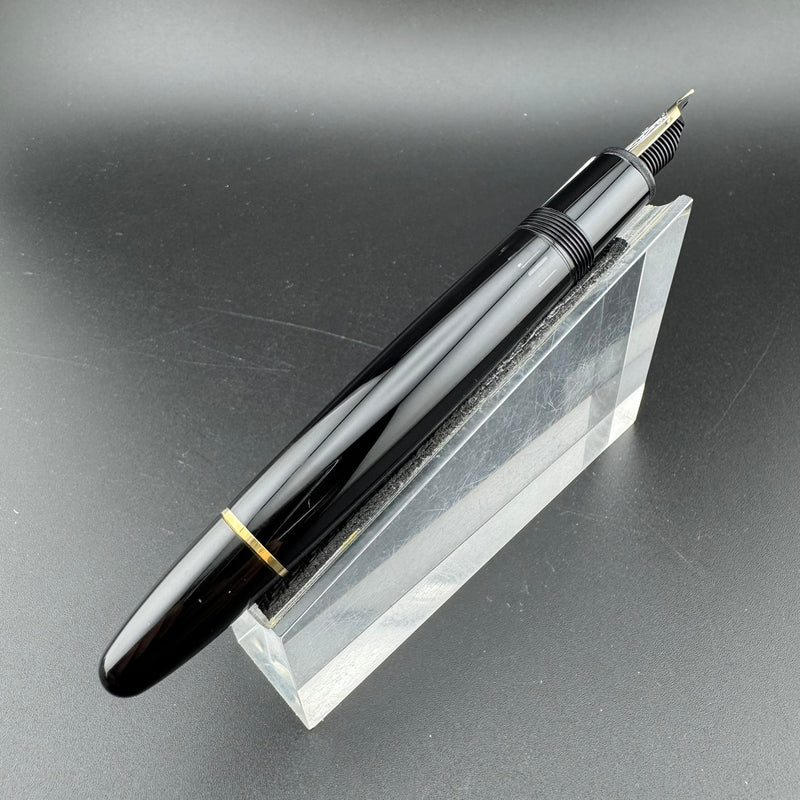 Montblanc Meisterstück No. 146 Fountain Pen 14K Gold Fine Nib Serviced