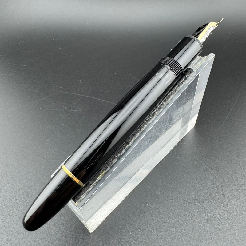 Montblanc Meisterstück No. 146 Fountain Pen 14K Gold Fine Nib Serviced