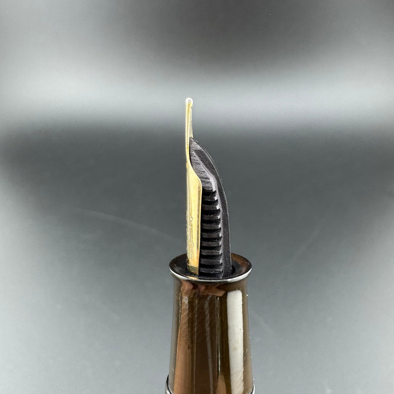 Pelikan Keyhole Maki-e by Ginjiro Kabutogi Fountain Pen 14K Gold G.K. Flex Nib Restored
