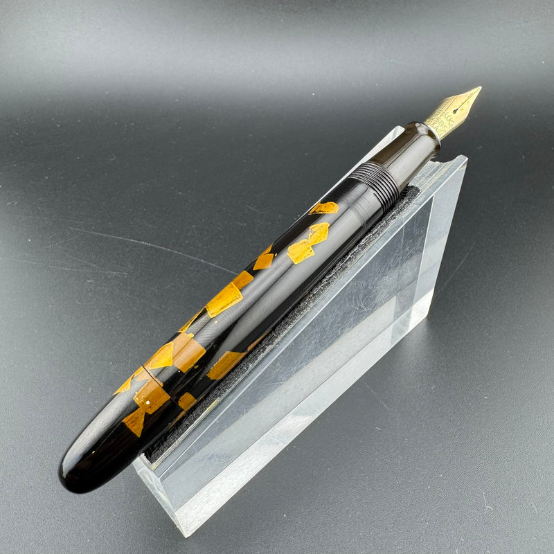 Pelikan Keyhole Maki-e by Ginjiro Kabutogi Fountain Pen 14K Gold G.K. Flex Nib Restored