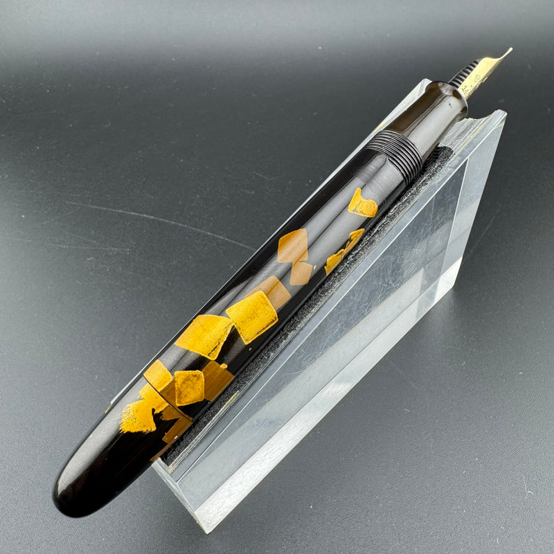 Pelikan Keyhole Maki-e by Ginjiro Kabutogi Fountain Pen 14K Gold G.K. Flex Nib Restored
