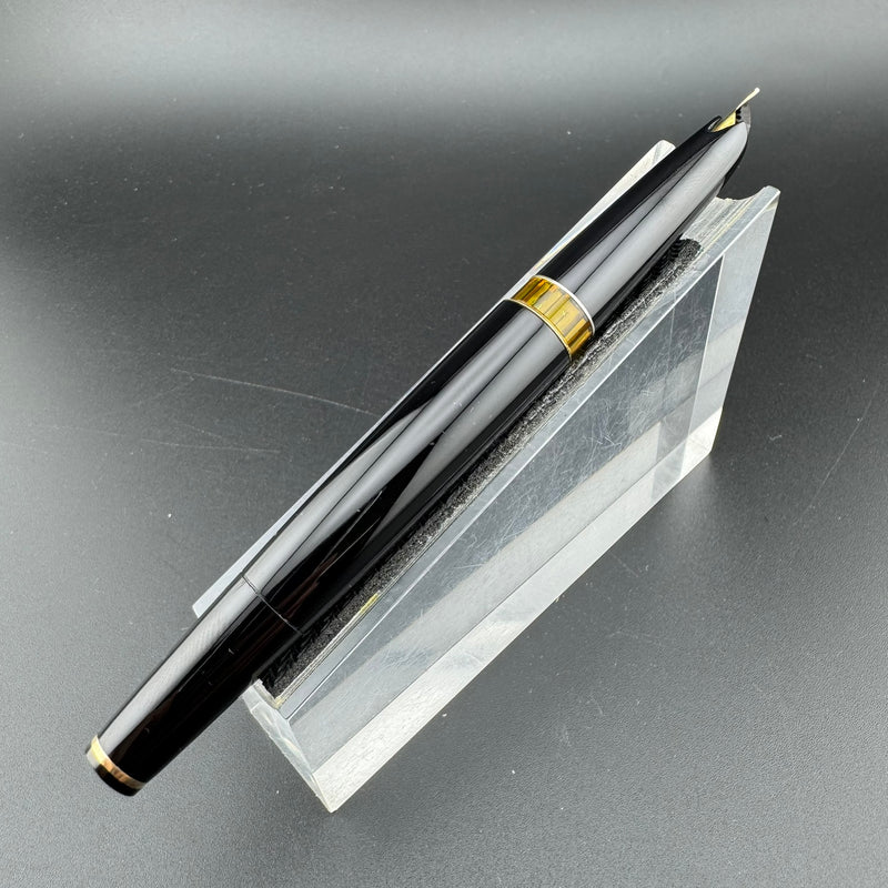 Montblanc Meisterstück No. 72 Fountain Pen 18C Gold Fine Nib Serviced
