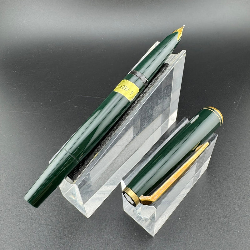 Montblanc No. 221 Green Resin Transitional Year Fountain Pen 14C Gold Fine Nib