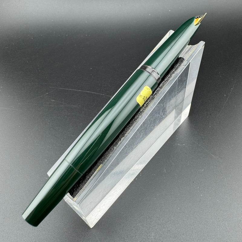 Montblanc No. 221 Green Resin Transitional Year Fountain Pen 14C Gold Fine Nib