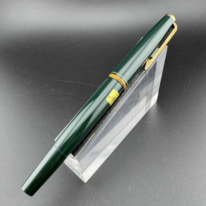 Montblanc No. 221 Green Resin Transitional Year Fountain Pen 14C Gold Fine Nib