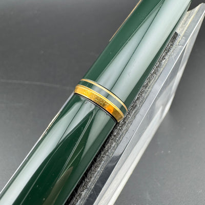 Montblanc No. 221 Green Resin Transitional Year Fountain Pen 14C Gold Fine Nib