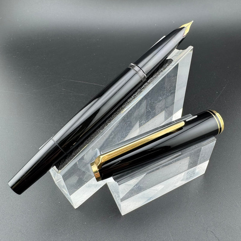 Montblanc No. 221 Black Resin Transitional Year Fountain Pen 14C Gold Fine Nib