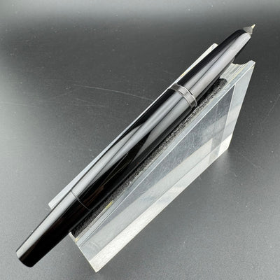 Montblanc No. 221 Black Resin Transitional Year Fountain Pen 14C Gold Fine Nib