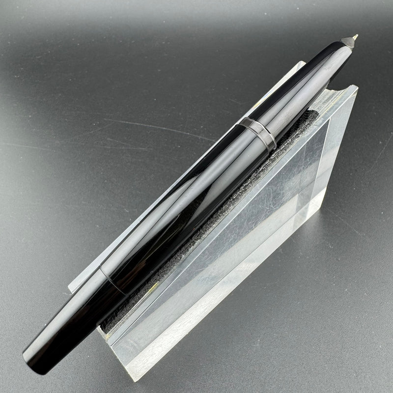 Montblanc No. 221 Black Resin Transitional Year Fountain Pen 14C Gold Fine Nib