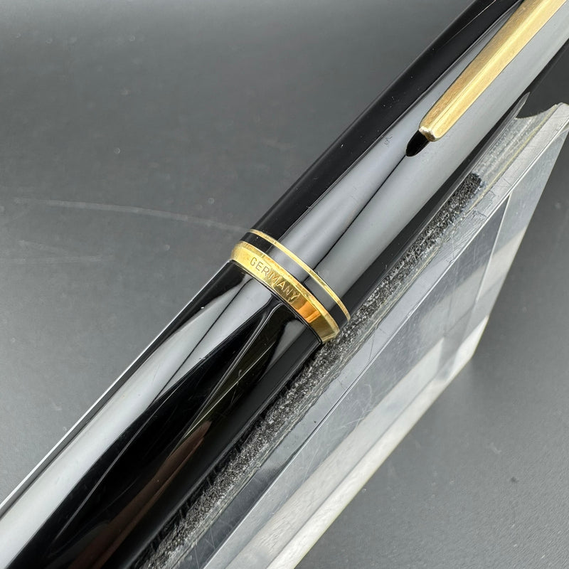 Montblanc No. 221 Black Resin Transitional Year Fountain Pen 14C Gold Fine Nib