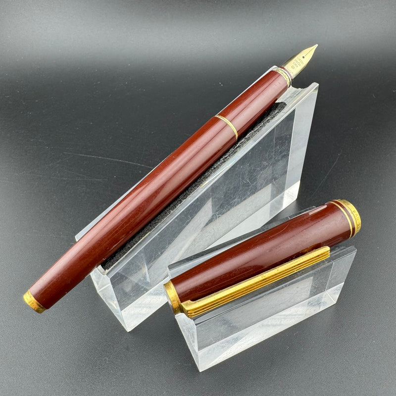 Pilot Deluxe Red Resin Fountain Pen 14K Gold Medium Nib Aug 1984