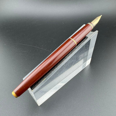 Pilot Deluxe Red Resin Fountain Pen 14K Gold Medium Nib Aug 1984