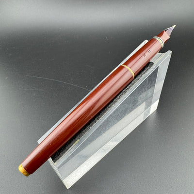 Pilot Deluxe Red Resin Fountain Pen 14K Gold Medium Nib Aug 1984