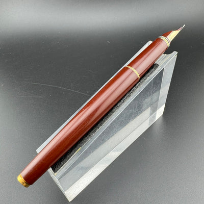 Pilot Deluxe Red Resin Fountain Pen 14K Gold Medium Nib Aug 1984
