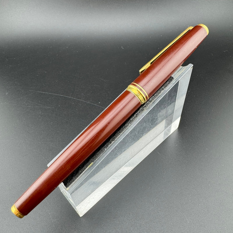 Pilot Deluxe Red Resin Fountain Pen 14K Gold Medium Nib Aug 1984