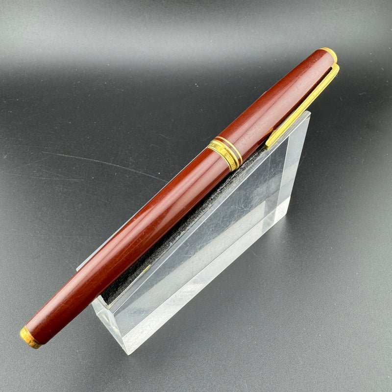 Pilot Deluxe Red Resin Fountain Pen 14K Gold Medium Nib Aug 1984