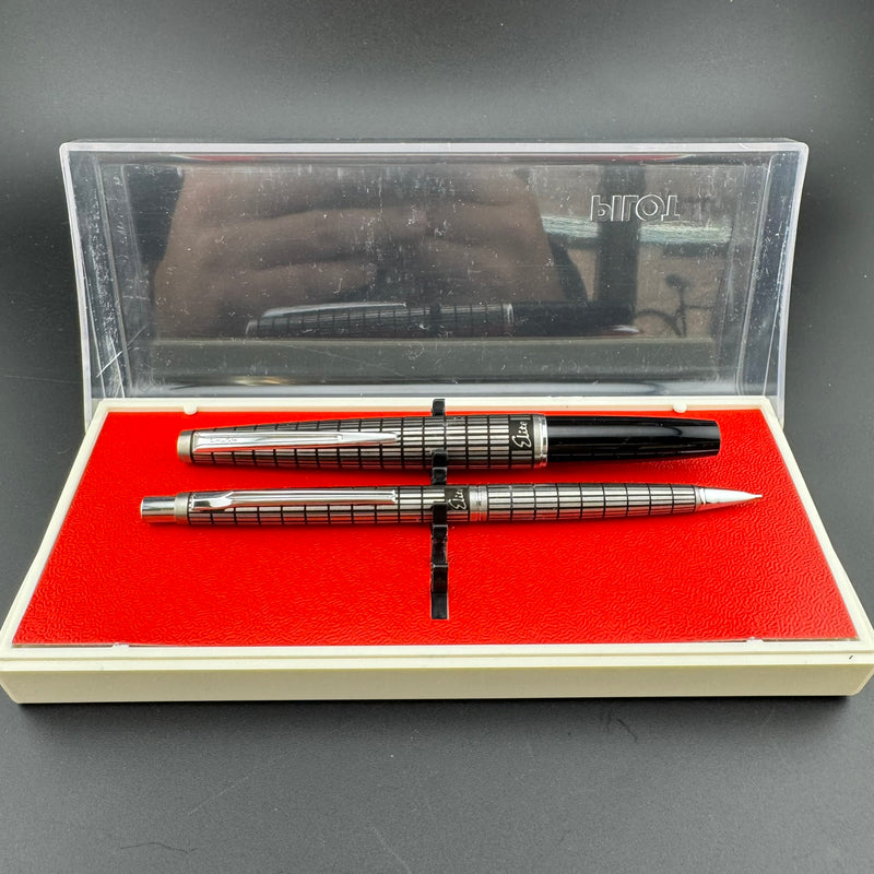 Pilot Elite Checkered Pocket Fountain Pen 18K Gold M Nib & Mechanical Pencil Set w/Box